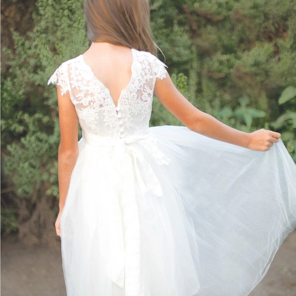 Elegant White Lace Kids Formal Dress